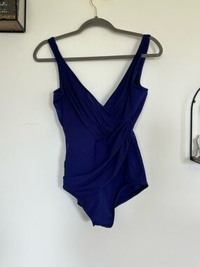 Miraclesuit One Piece V Neck Front Ruching Swimsuit Bathing Suit Size 12